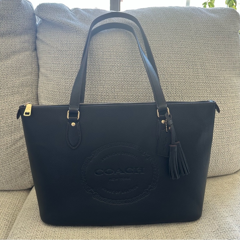 EUC Coach Gallery Tote with Coach Heritage Logo - Black